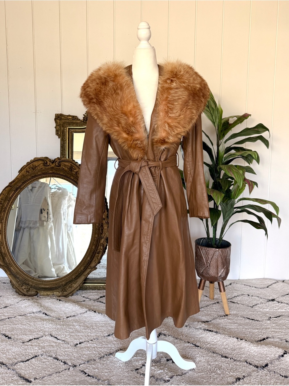 Women's Vintage 70s Brown Leather Trench Coat with Fox Fur Collar